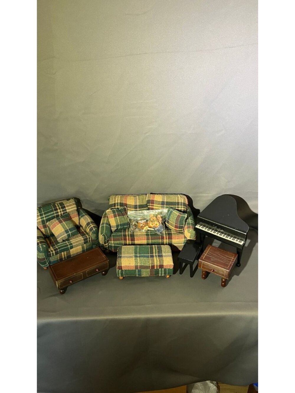 Miniature 1:6 Plaid Living Room Set With Sofa Chair Ottoman Tables & Black Baby - Picture 2 of 11